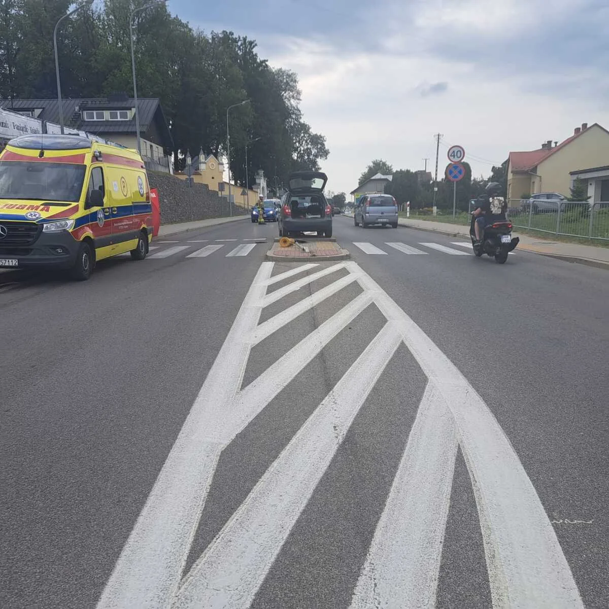Błyskawiczna reakcja policjantów uratowała kierowcę, który zasłabł za kierownicą - Aktualności Policja Podkarpacka