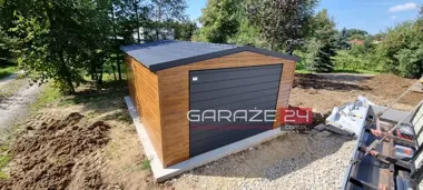 Obraz do artykułu: Jak dopasować garaż blaszany jednostanowiskowy do wielkości działki i podjazdu?