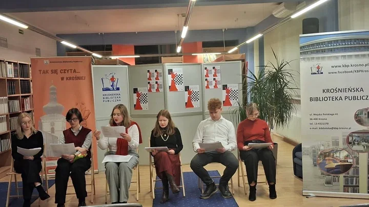 Maria Stuart na scenie biblioteki - czytanie performatywne Wariates dla Maksymiliana