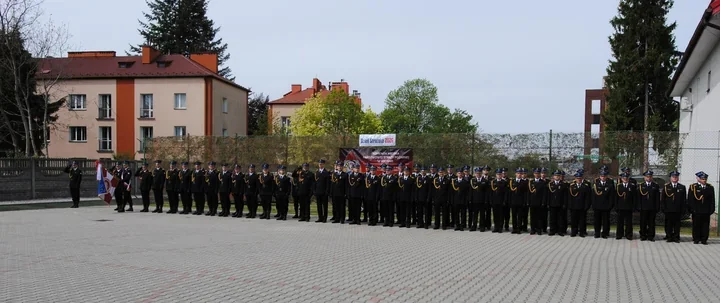 W Krośnie strażacy odebrali awanse, a do bazy trafiła łódź ewakuacyjna