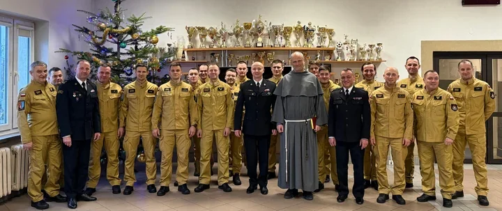 Strażacy z Komendy Miejskiej PSP w Krośnie - uroczysta wigilia i modlitwa