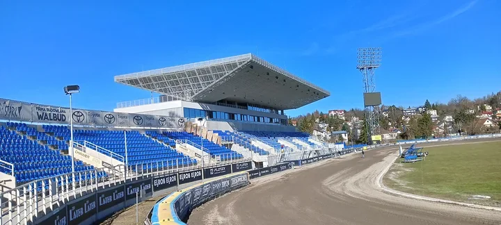 Stadion przy Legionów dostał trybunę, która zmienia jego charakter