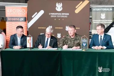 Krośnieńskie lotnisko miejscem szkoleń operatorów dronów dla terytorialsów