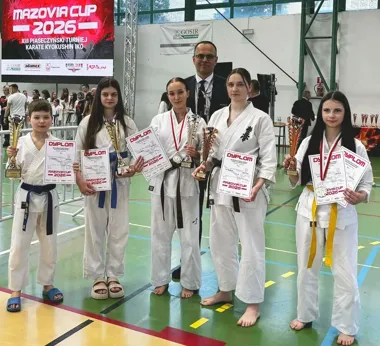 Krośnieńscy karatecy przywieźli z Piaseczna siedem miejsc na podium