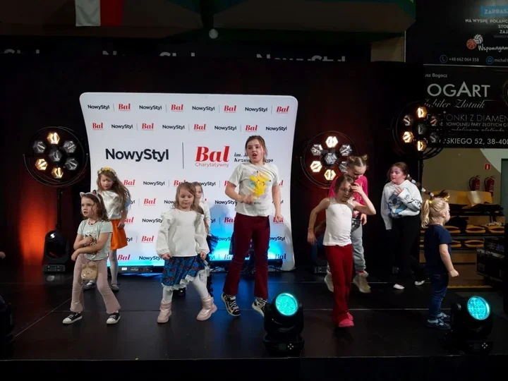 Polonez, warsztaty i „wiejskie” konkurencje - tak Nowy Styl bawił ponad 1100 osób