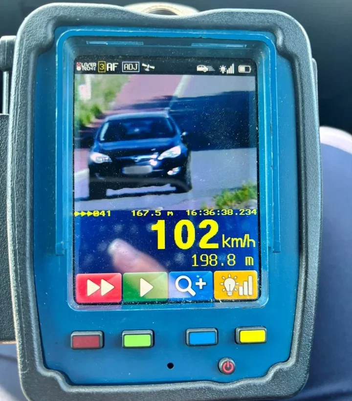 102 km/h w terenie zabudowanym. Kierowca zapłacił podwójną stawkę