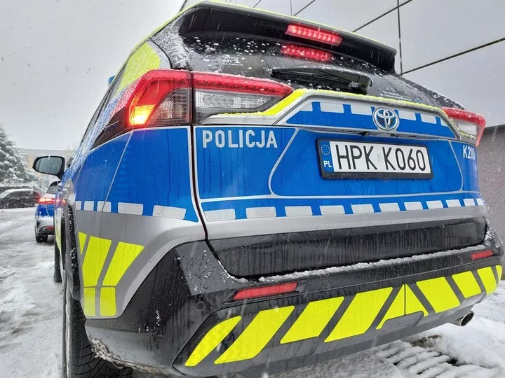 Miał dożywotni zakaz i około 3,5 promila alkoholu - wjechał volvo do przydrożnego rowu