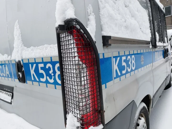 Pieszy poważnie ranny po potrąceniu przez dostawcze iveco w Jaszczwi