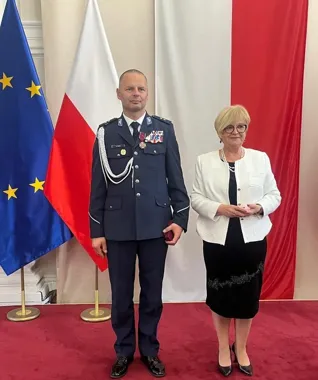 Brązowy Krzyż Zasługi dla policjanta z Krosna za krwiodawstwo