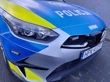 Ogień zdążył objąć wejście domu, a policjanci z Krosna ruszyli pierwsi
