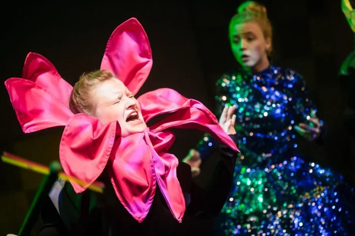 Alicja w Krośnie - familijny spektakl Teatru Papahema po drugiej stronie lustra